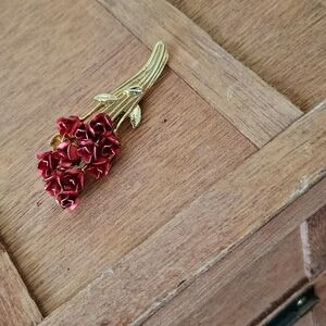 Red Rose Bouquet Brooch